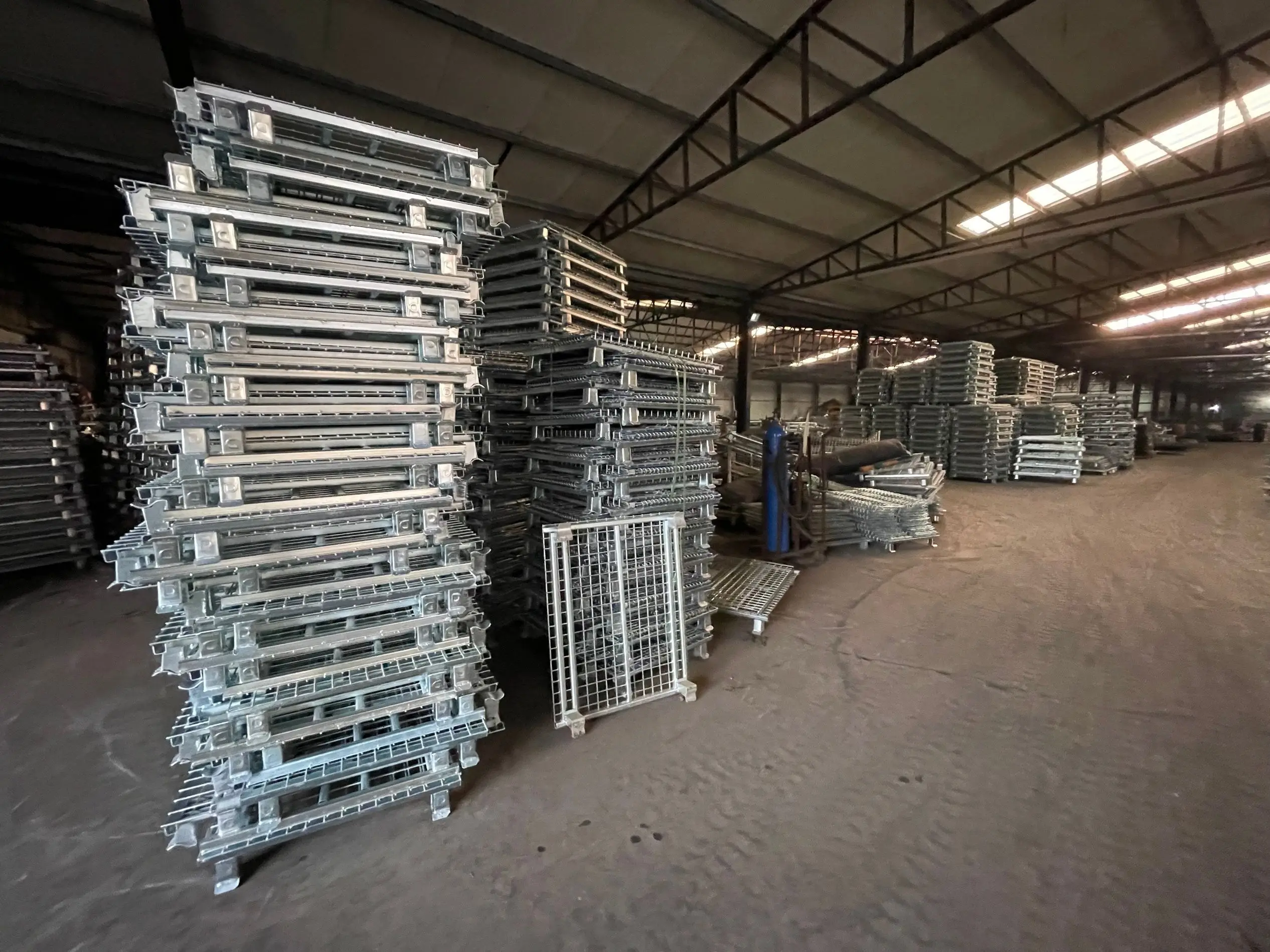 Factory direct sale lockable metal storage cage outdoor safety industrial metal cage storage container