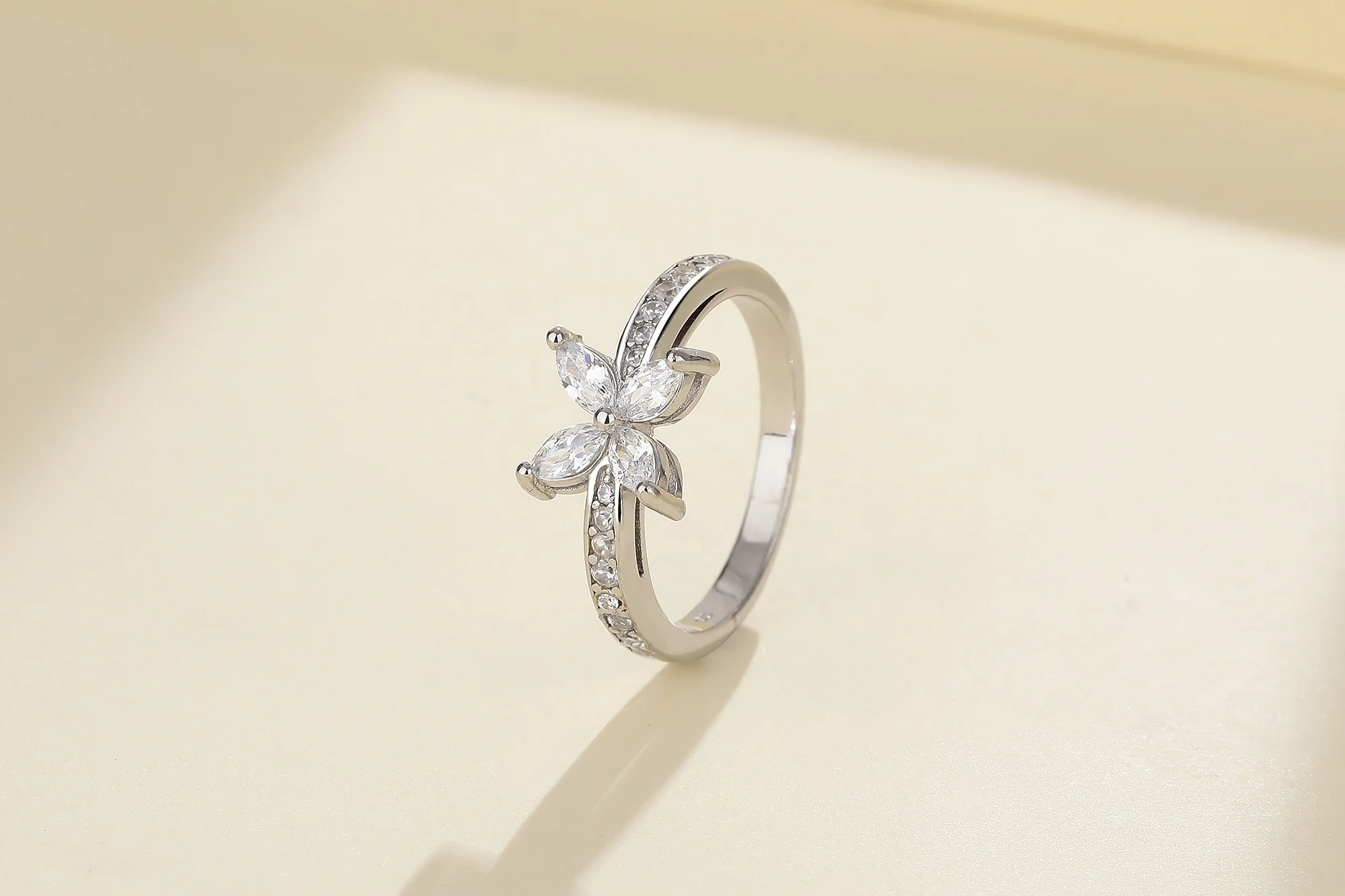 Bisuterias Chic High Cubic Zirconia S925 Engagement Rings For Women Perfect Fashion Jewelry Classy Ring