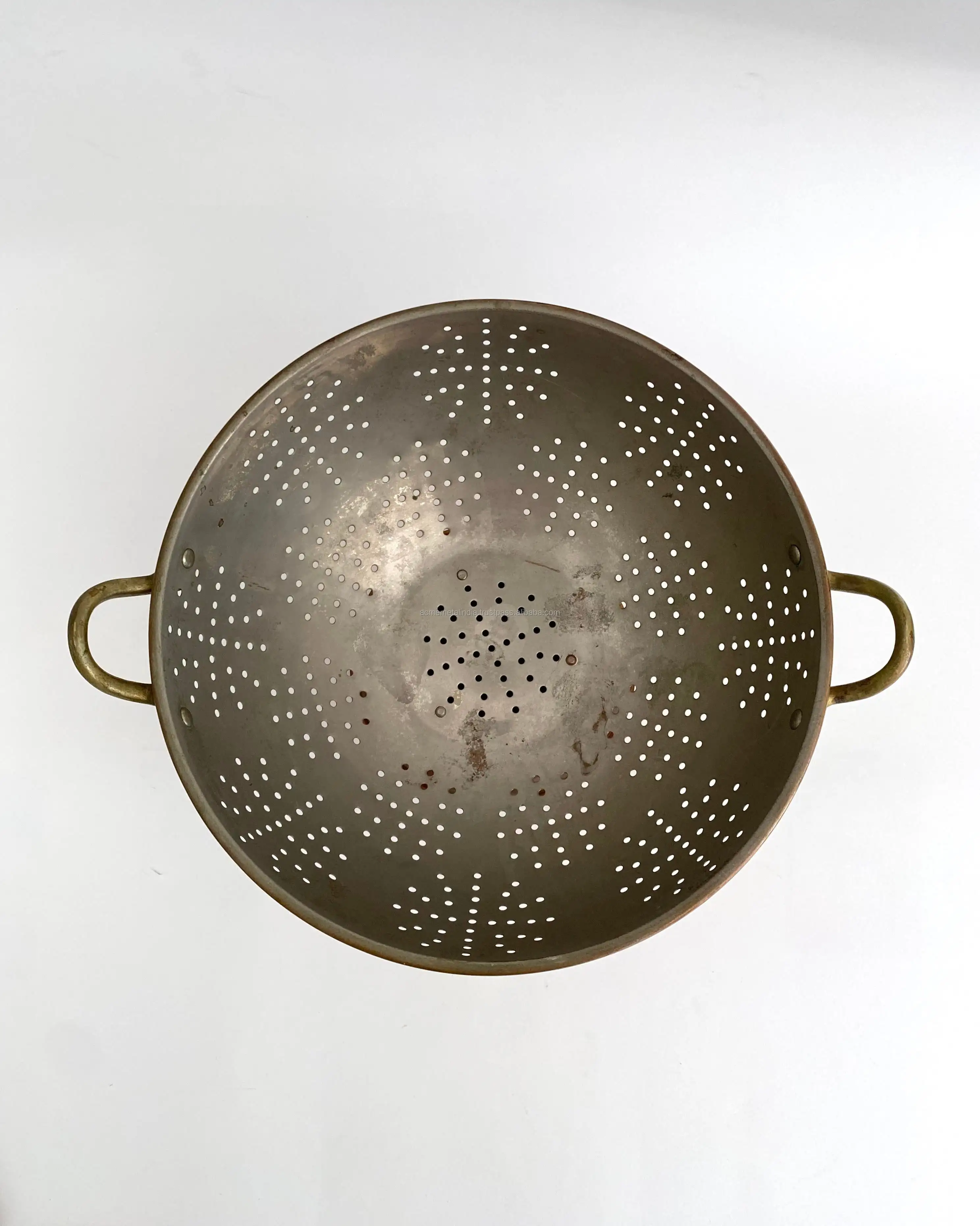 Superior Quality Round Copper Fruit and Vegetable Colander Large Size Latest Design for Washing and Draining at Affordable Price