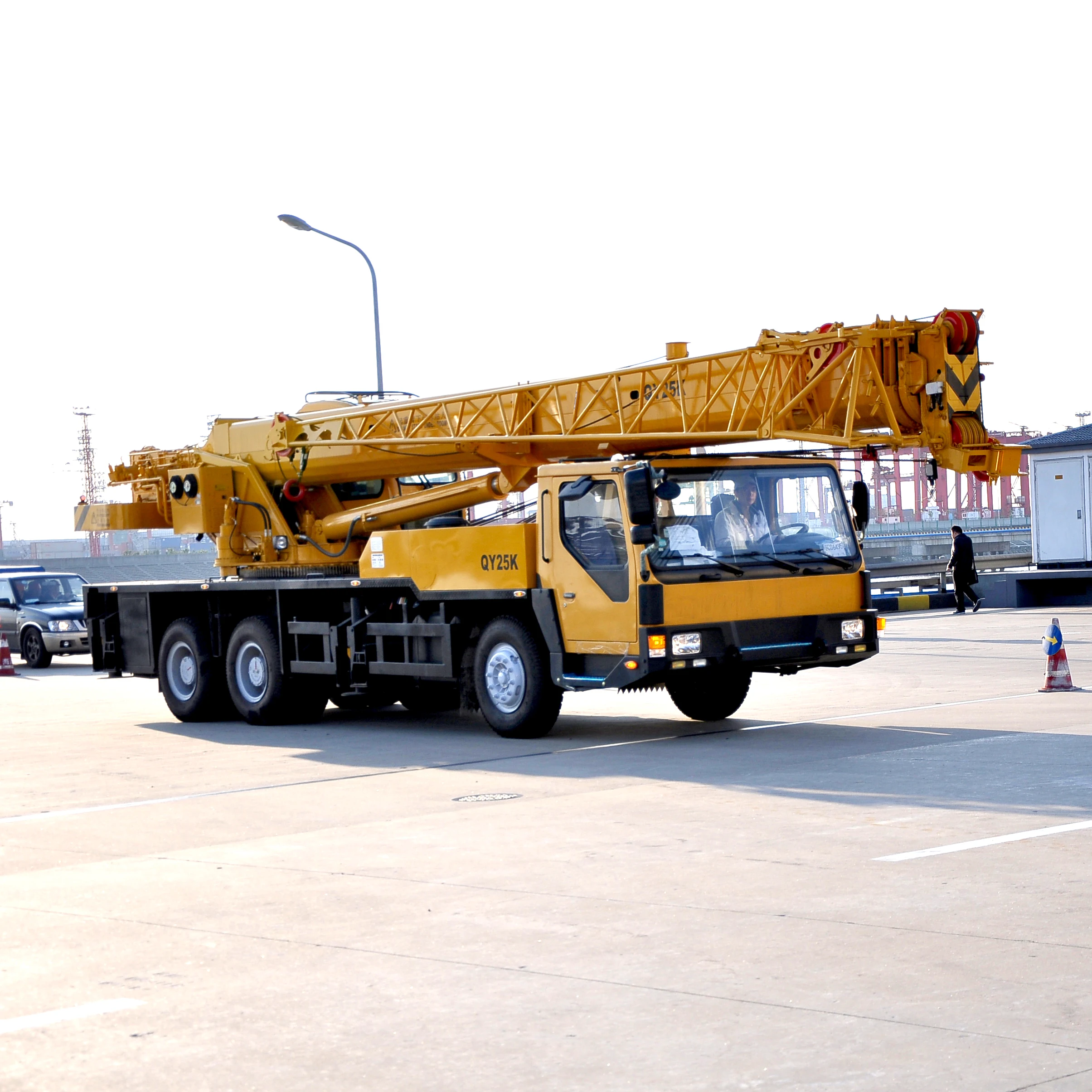 Мощность 206 кВт Qy25K-II для автокрана максимальная грузоподъемность 25000 кг кран грузовика
