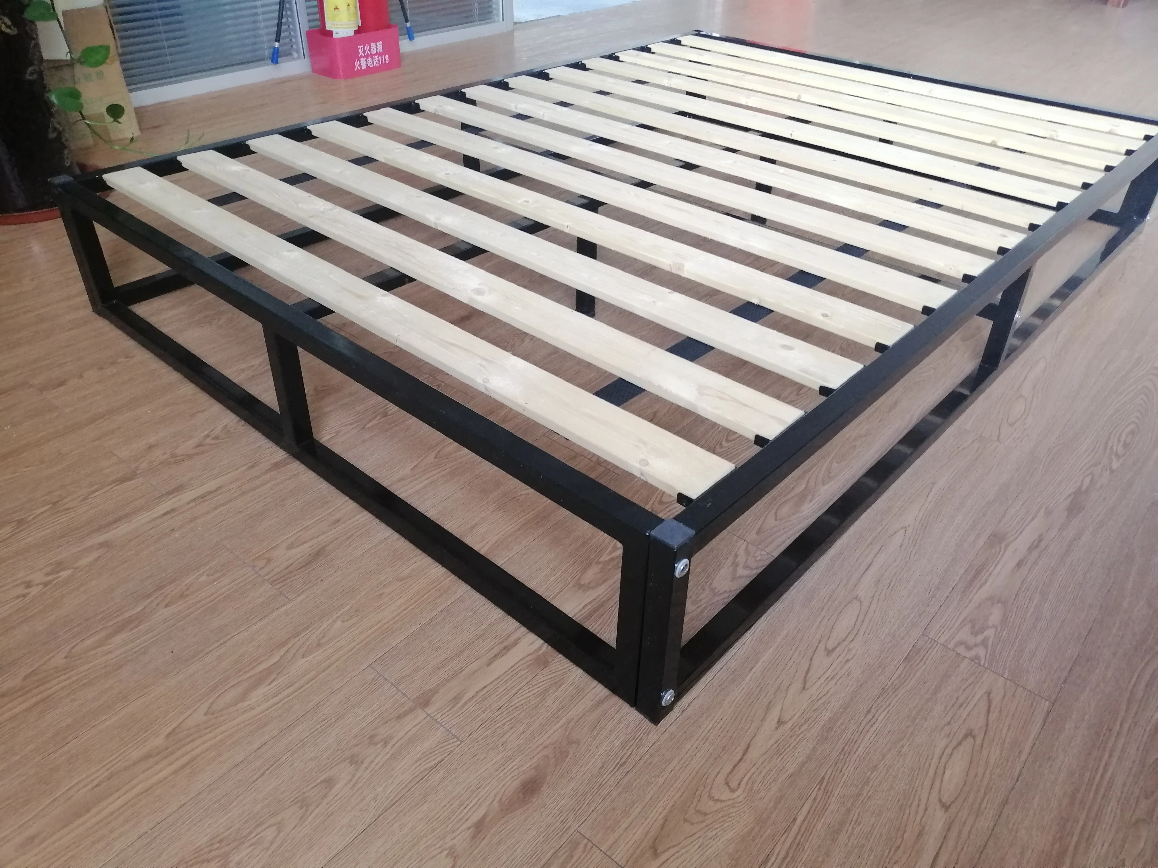 Custom Size Factory Direct Supply Black Stable Metal King Queen Bed Frame