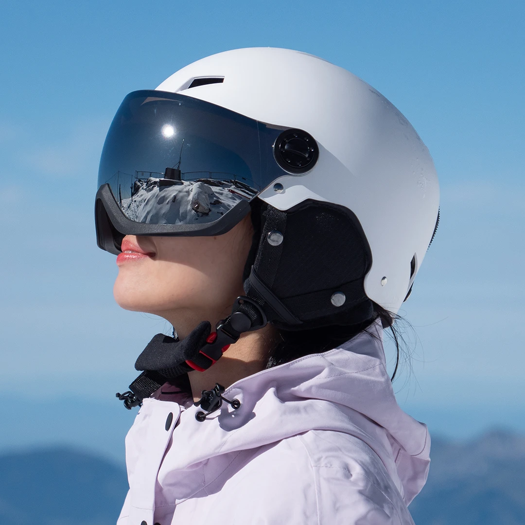 High Quality ABS Ski Helmet With Visor Winter Sports Ski  Helmet Designed For Skiing Snow Helmet