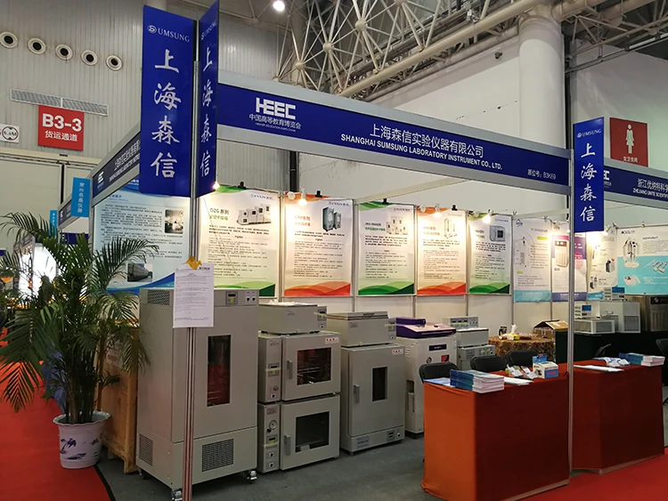 thermostat and humidistat incubator