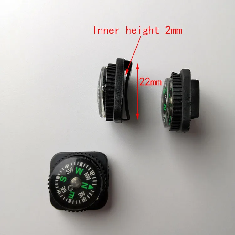 Made in China leather case compass can be worn with a watch less than 2mm wide with an outdoor orienteering compass