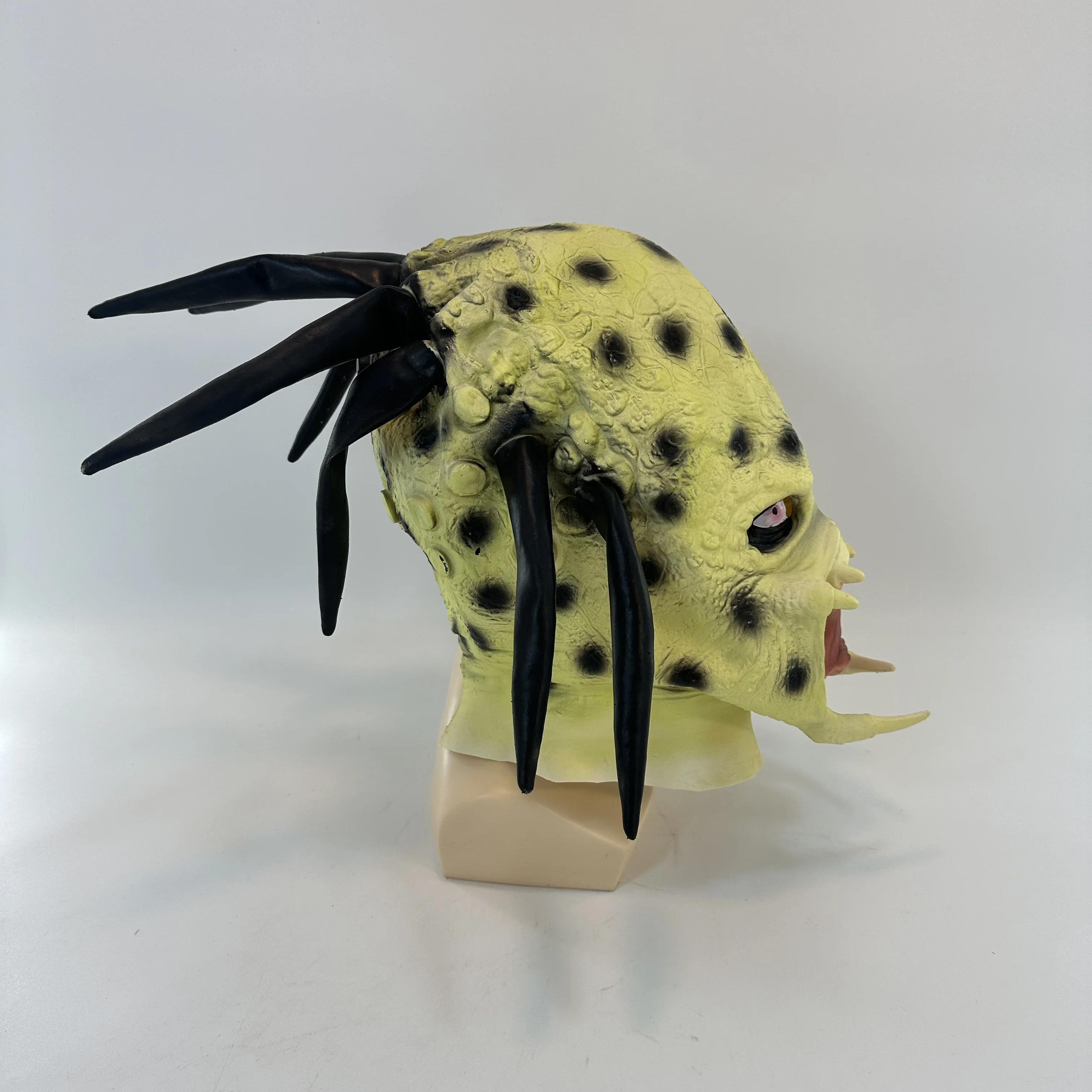 Predator Mask with Dreads Hair Scary Alien Masks Full Face Latex Masque Props Halloween Costumes Accessories