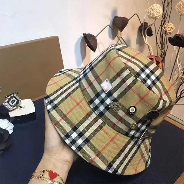 2021 Fashion Classic Plaid Badge Fisherman Hat Ladies Luxury Hat