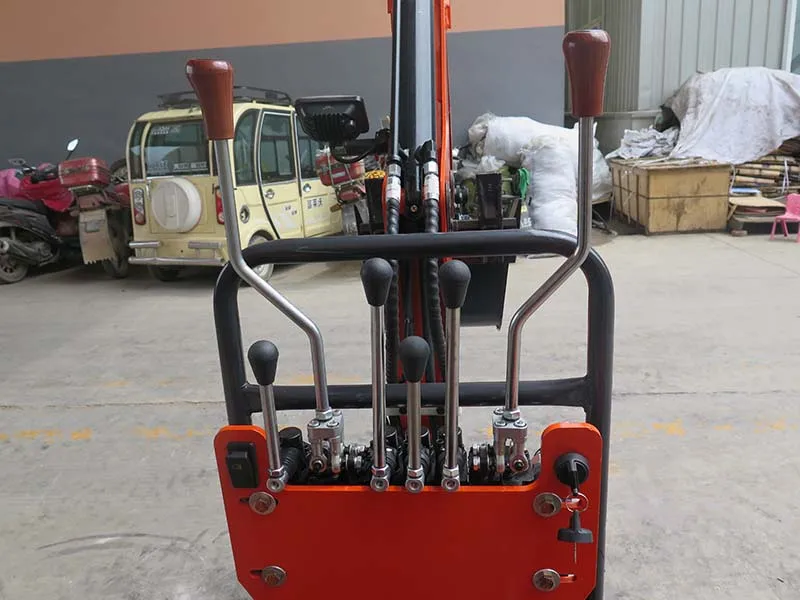 Best selling low price mini digger excavator 600kg 700kg small mini excavator for home use