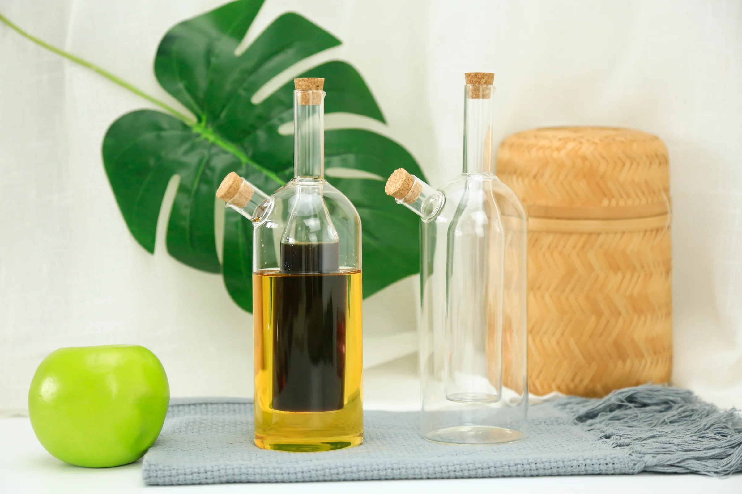 Latest best-selling products Oil vinegar bottle high borosilicate glass 2 in 1 bottle  Oil vinegar bottle