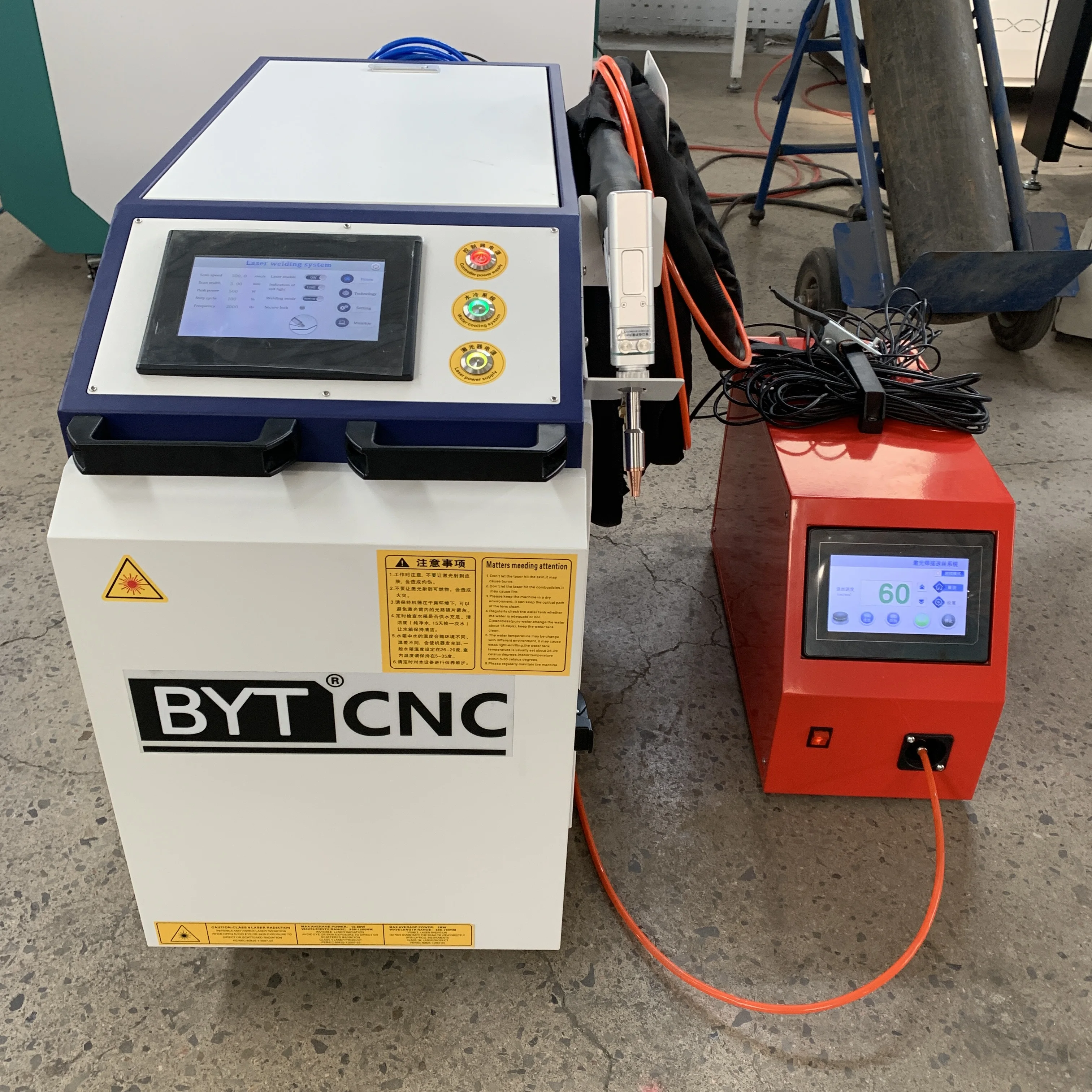 Portable 1500W  Handheld Fiber Laser Welding Machine For Metal Pipe 3 in 1 Welding Cleaning Cutting Laser Machine