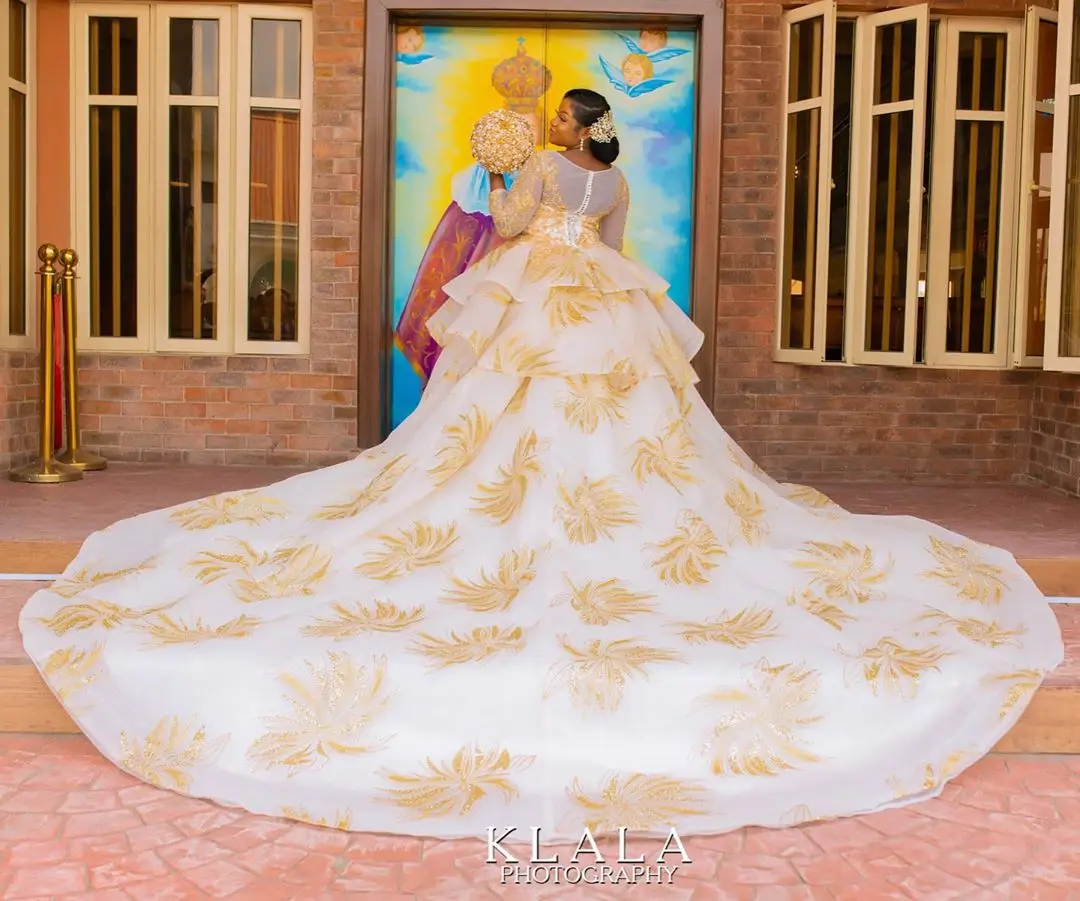 
Bridal Woman White Lace Dog Custom Gown Made 2018 Cinderella 3/4 Sleeve Jacket Egypt Wedding Dress 