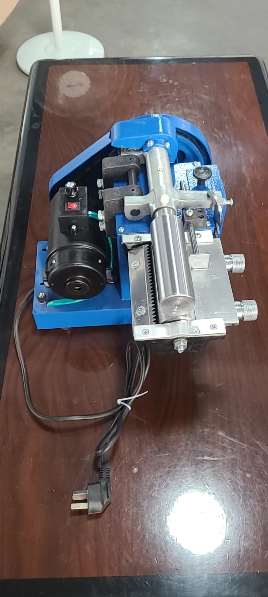 COLD Glue Spreading Pasting Applicator COLD Glue Machine Adhesive Coating Spreader Leather Paper Gluing Machine for Sale