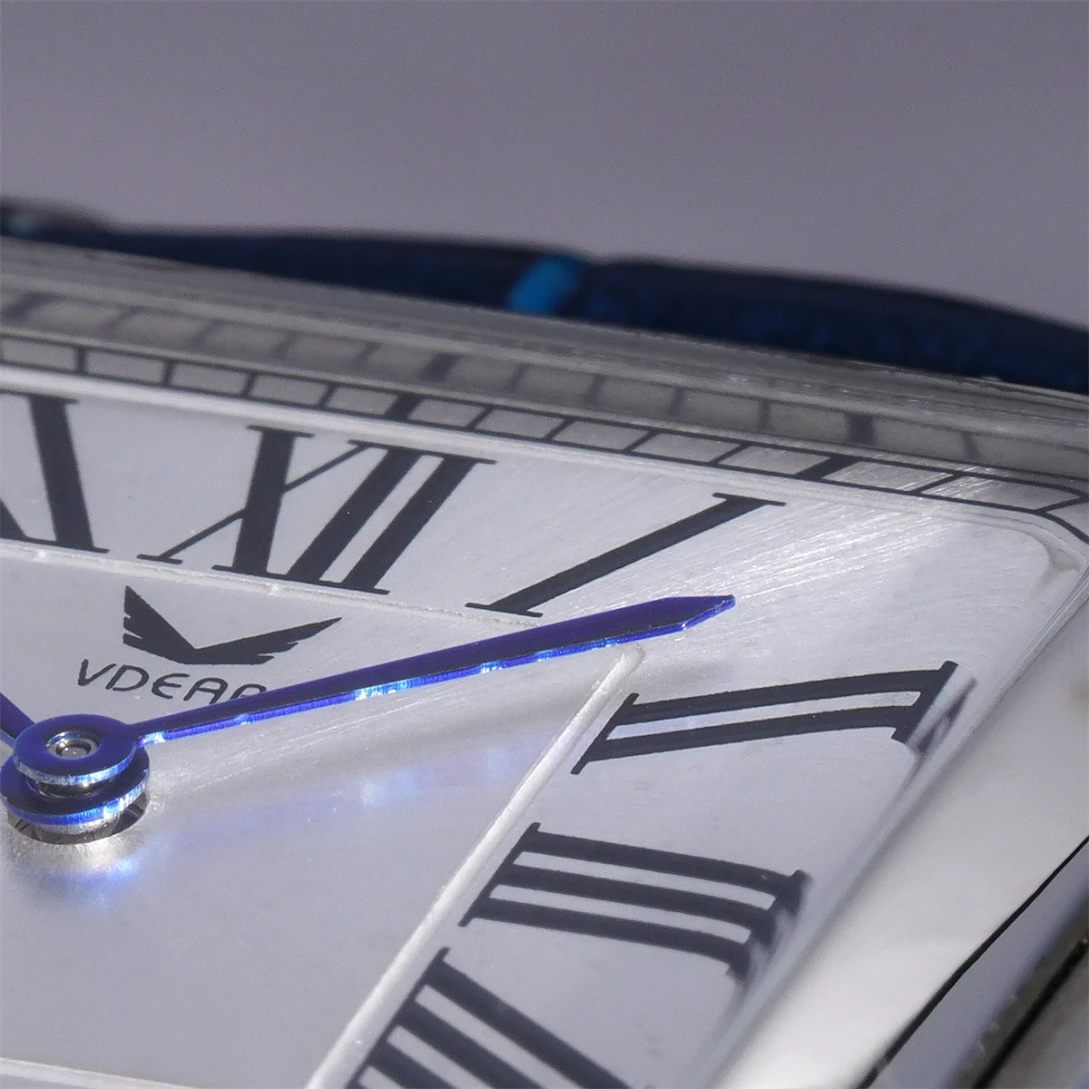 Classic Style 5bar Waterproof Quartz Sword Shaped Pointer Arabic Numerals Dial Wrist Watch Luxury Watch Women Leather Watches