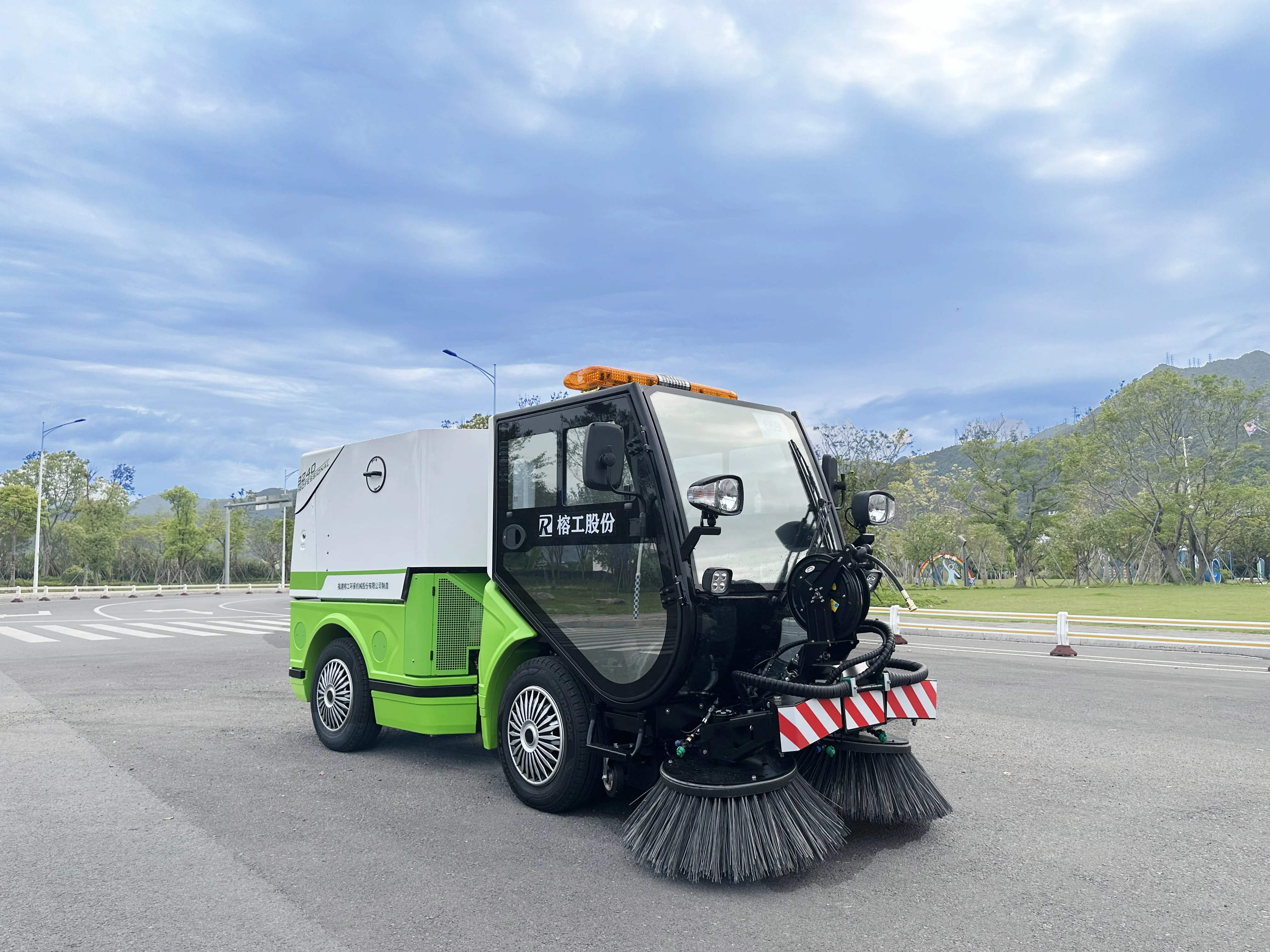 customization ride on sweeper road sweeper automatic sprinklers clay thrower on sale
