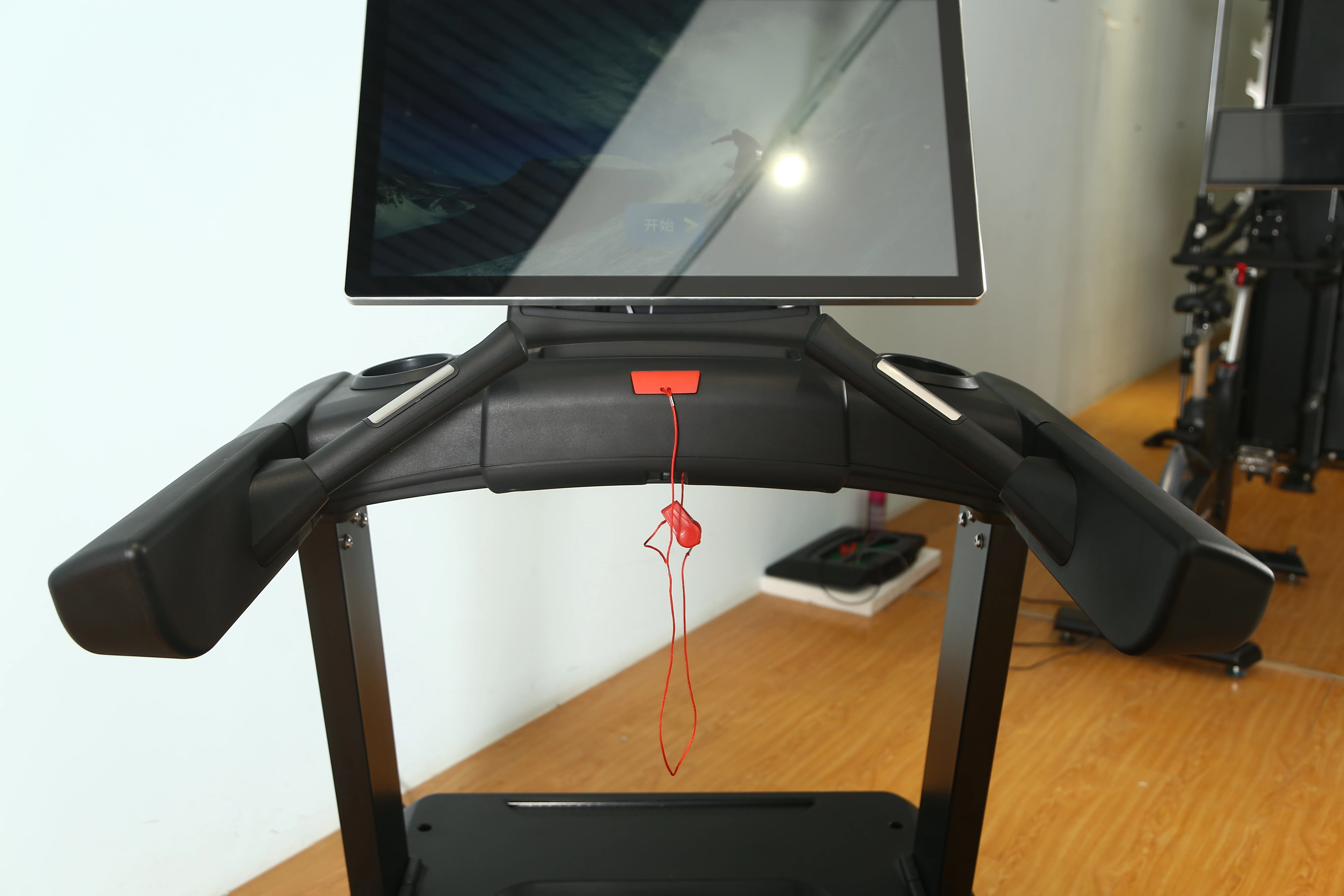 LZX-L30 Commercial Use Gym Equipment Indoor Touch Screen Running Machine For Body Exercise