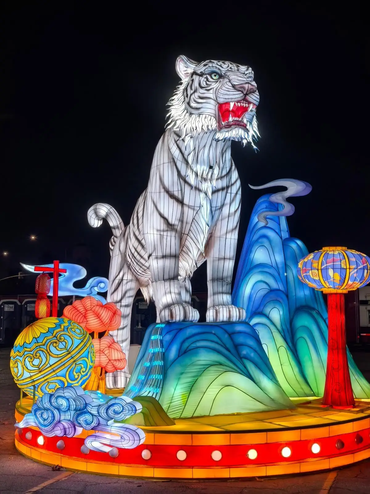 new year Lantern decorative Festival Show giant flying paper lanterns Waterproof animal Chinese chinese silk lantern