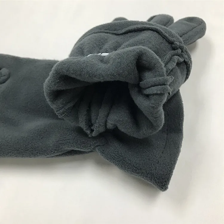 Оптовая продажа, черные изолированные Зимние флисовые перчатки унисекс с логотипом на заказ, сенсорный экран для мужчин и женщин.