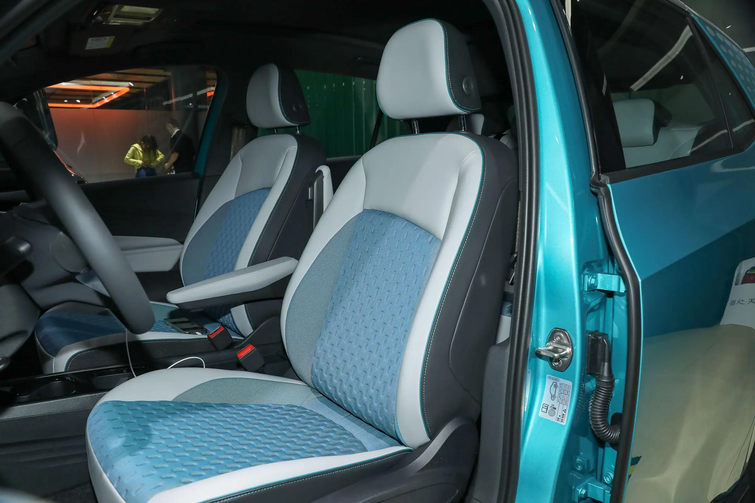 Hot sell  ID3 2023 pure wisdom version electric car 5 door 5 seat SUV comfortable car high quality nice price popular ID3 car