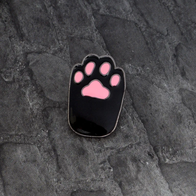 Hot Selling Custom Cat Dog Footprint Brooch Cute Pink Animal Footprints Enamel Lapel Pin Funny Cartoon Theme Casting Souvenir