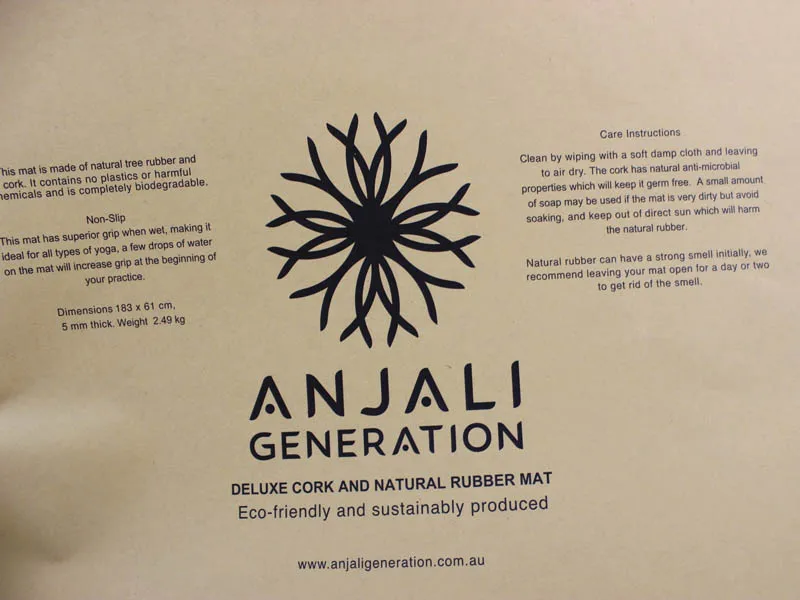 well sale oval QR code sticker for cosmetic shop,cosmetic label printing brown kraft paper hot stamp heart shape stickers roll