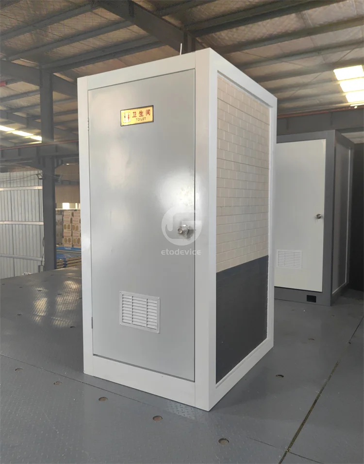Worksite Portable Toilets Prefabricated Eco Friendly Mobile Plastic Moving Outdoor Toilets Manufacturers