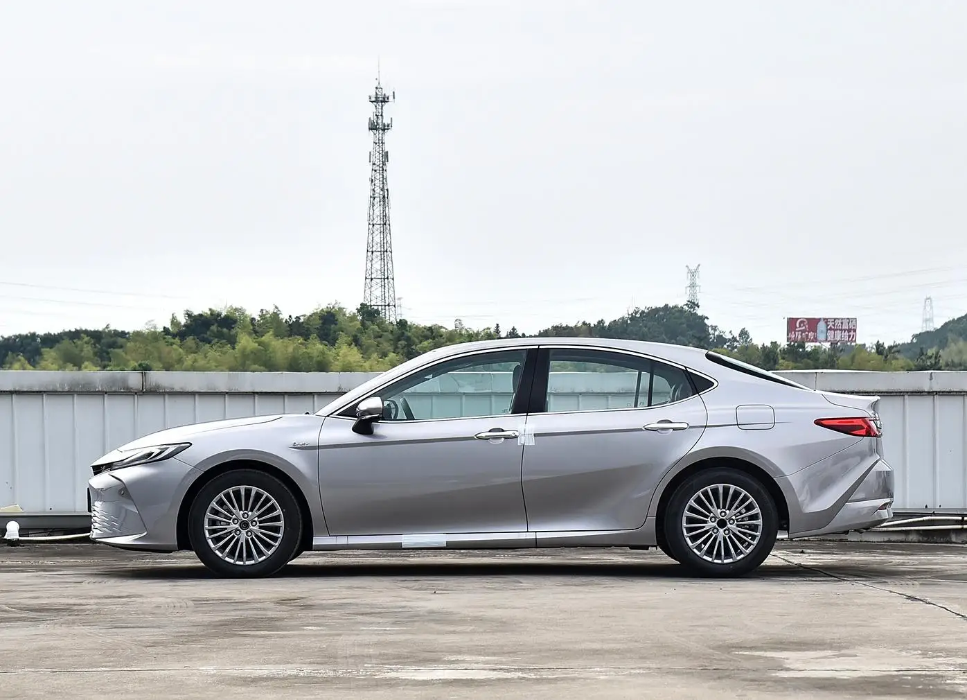 2022-2024 For Toyota Camry Hybrid New Energy Vehicle Low Price Sedan Cheap Second Hand Car from China Price New Used Car