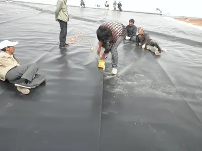 Three layers co-extrusion HDPE Geomembrane liner-middle signal layer white color for installation detecting damage