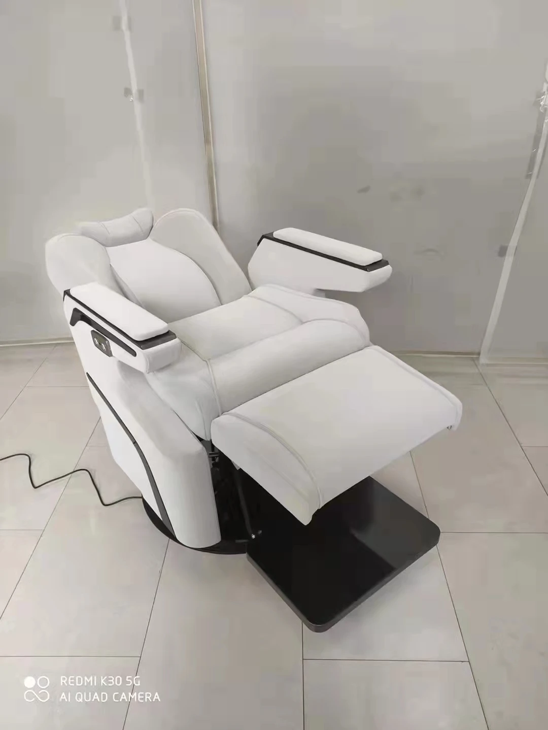 Design Beauty Salon Barber Chair Hydraulic Barber Beauty Salon Popular Simple Salon Furniture 3 Years for Mans Hairdressing