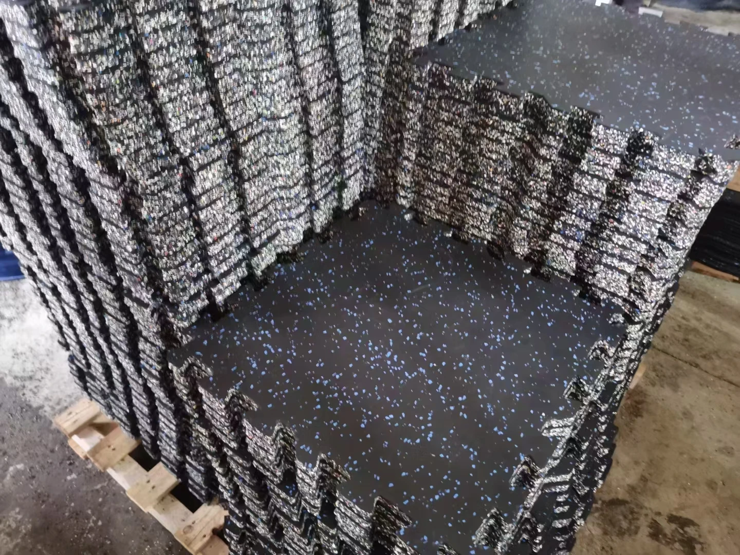 New EPDM rubber flooring interlock colorful fleck rubber gym mat