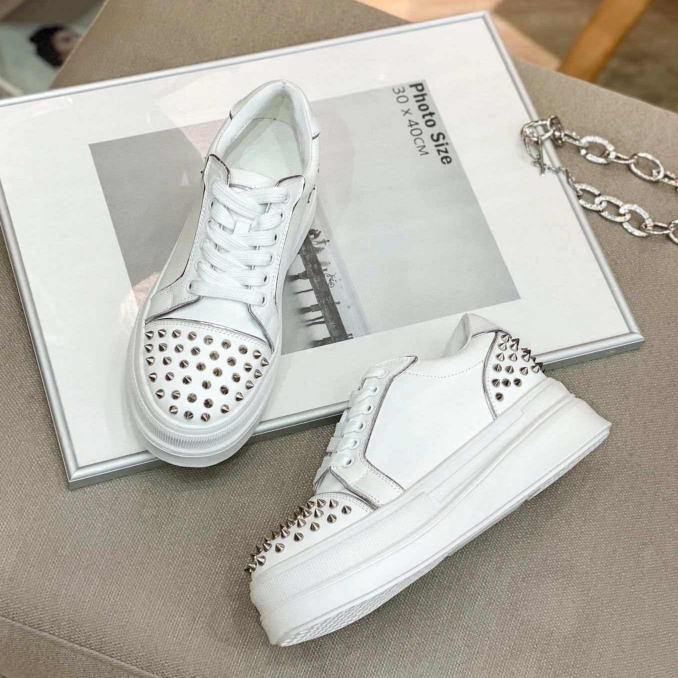 Designer Trainer High Quality Rivet Flat Spikes Men Women Casual Walking Shoes Comfortable Sneakers Pantshoes Shoes