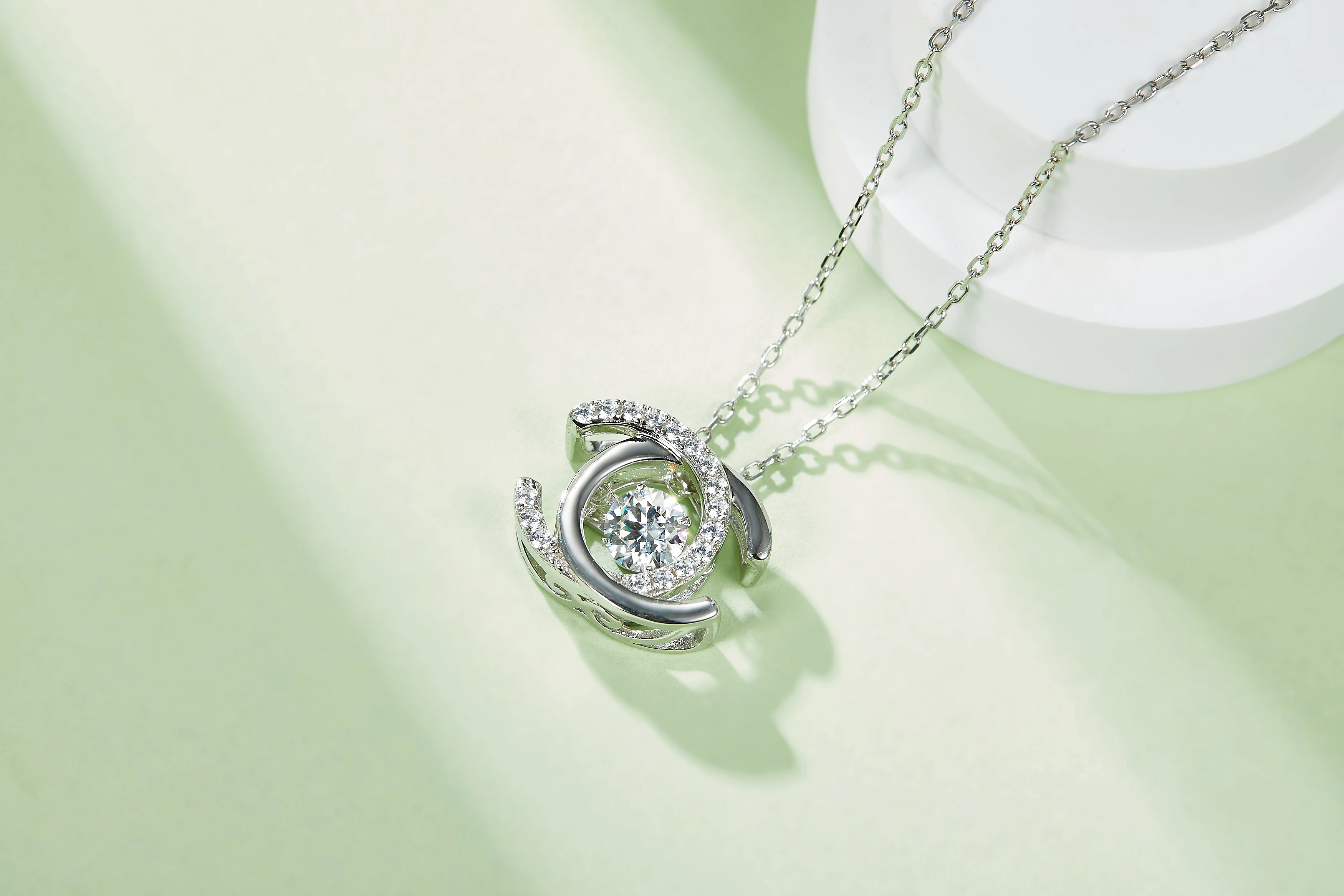 Jinying New Design Fashion 0.5ct 1.0ct Mossanite Pendant 925 Silver Link Necklace for Women