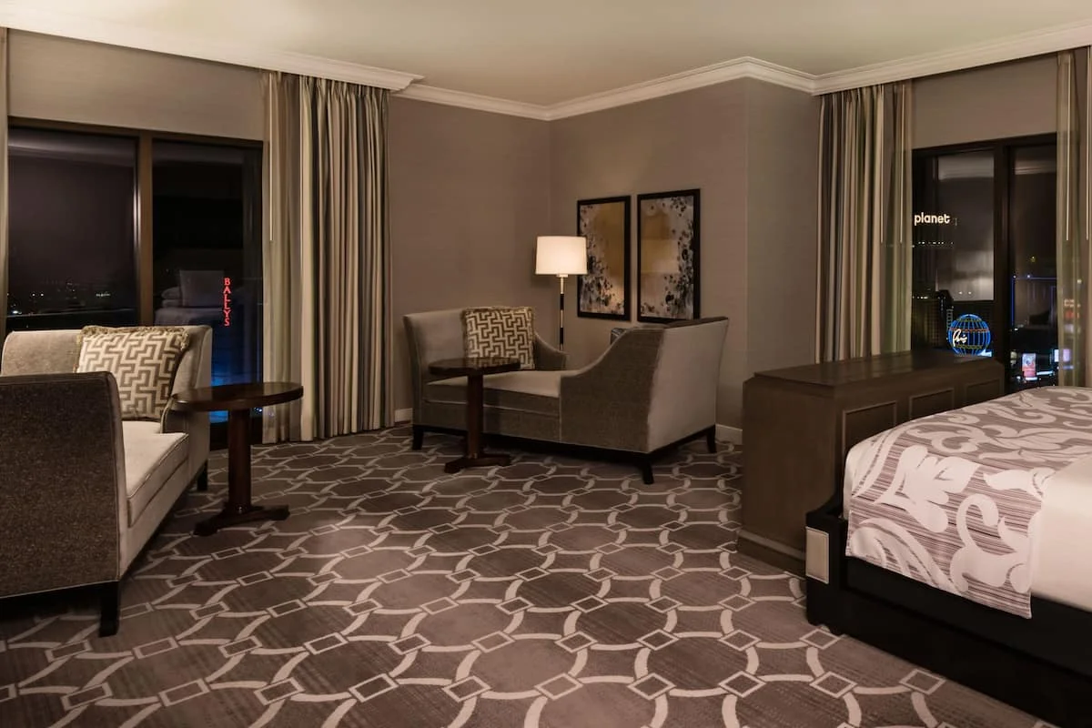 Foshan Luxury Custom Made Hotel Furniture Modern Star Commercial Bedroom Sets Lobby Wood Material Living Room Villa Application