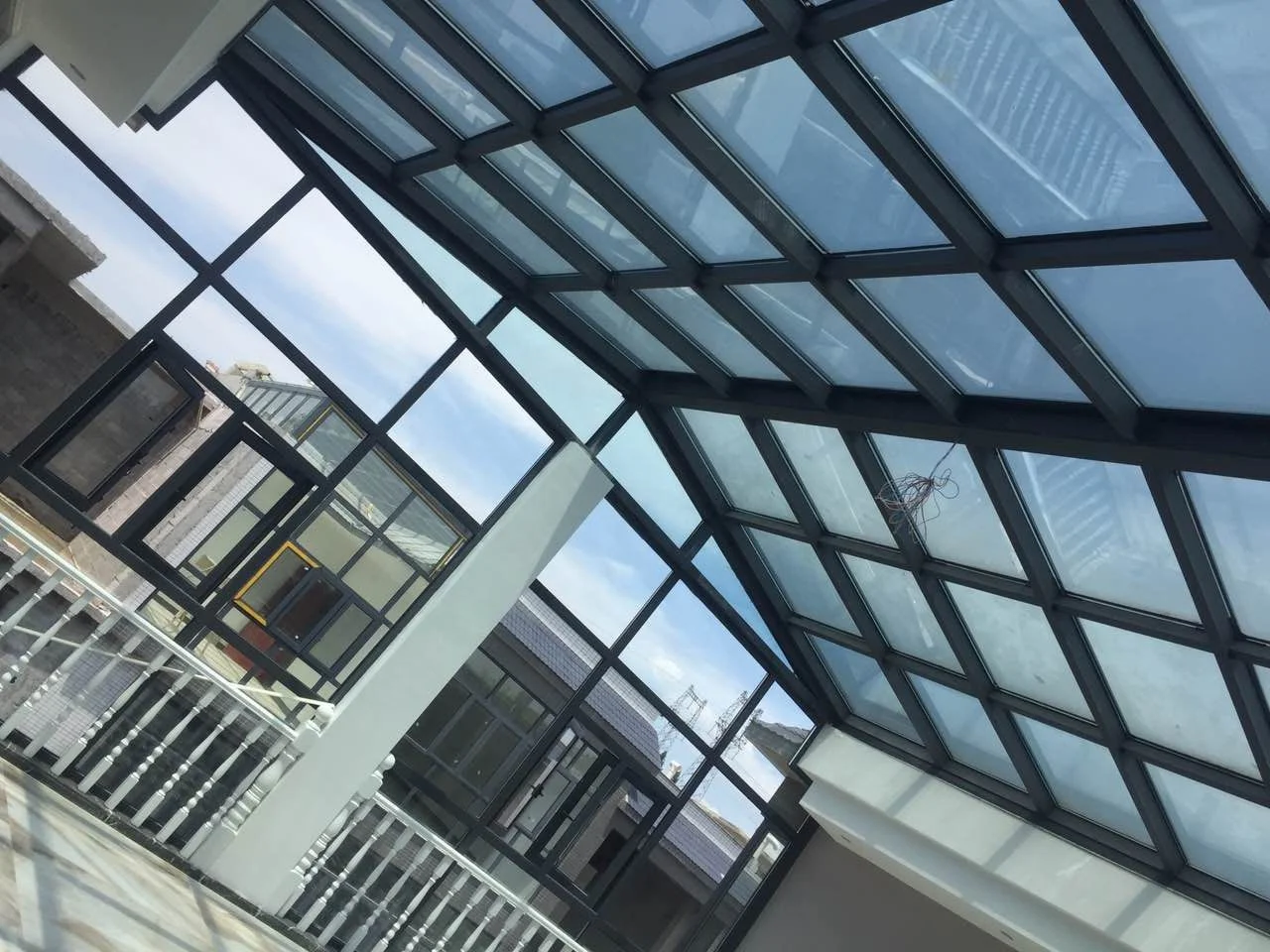 LEAWOD Prefabricated Veranda Sunroom House Conservatory 4 Season Sun Room Glass House Aluminium Glass Sunrooms For Solarium