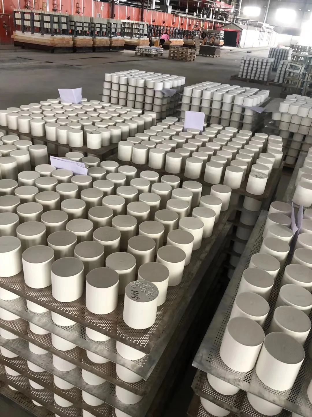 Ceramic filter exhaust catalyst