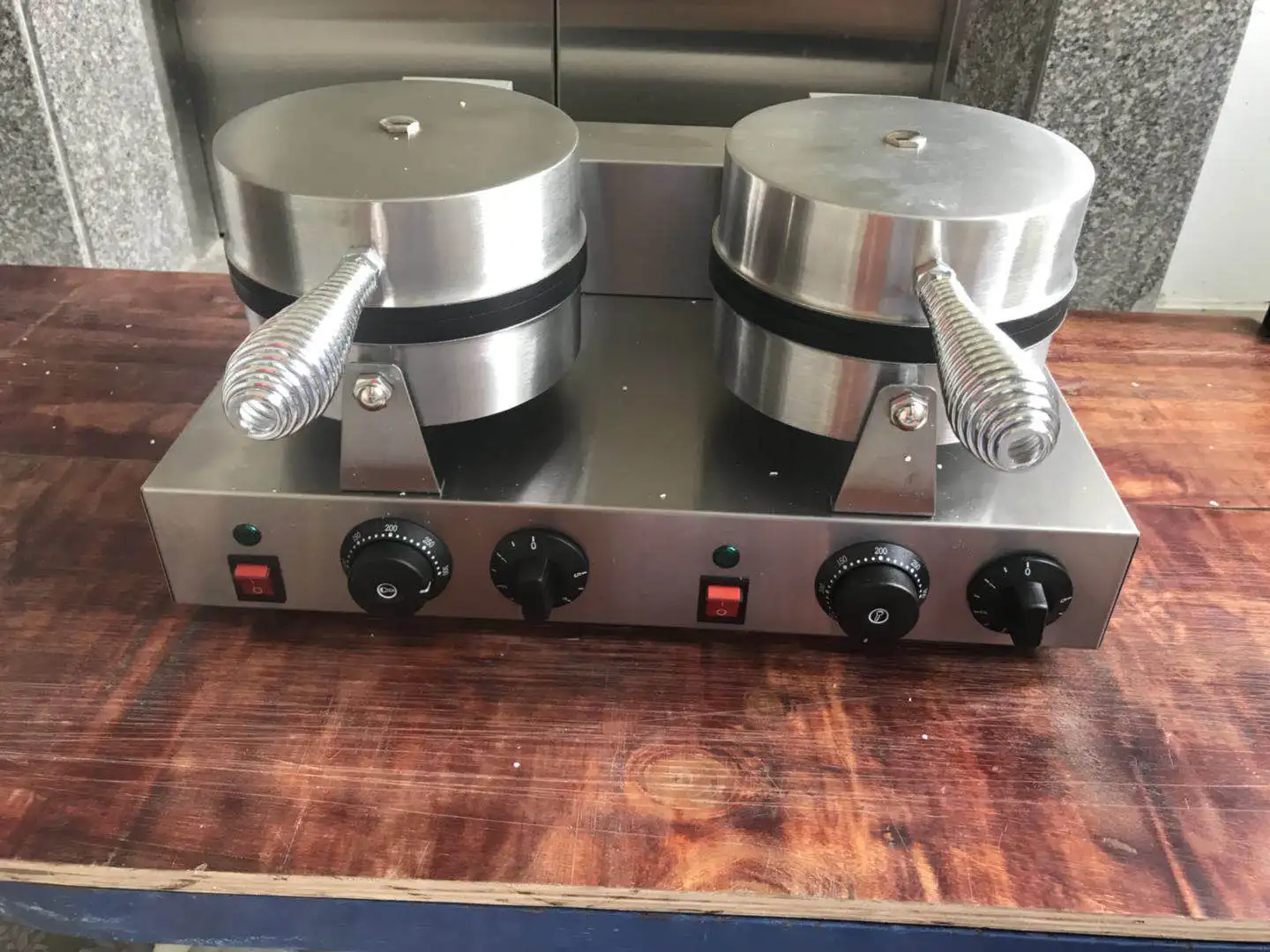 
Commercial Electric110V or 220v Double Head Waffle Baker 4 pcs/ plate 