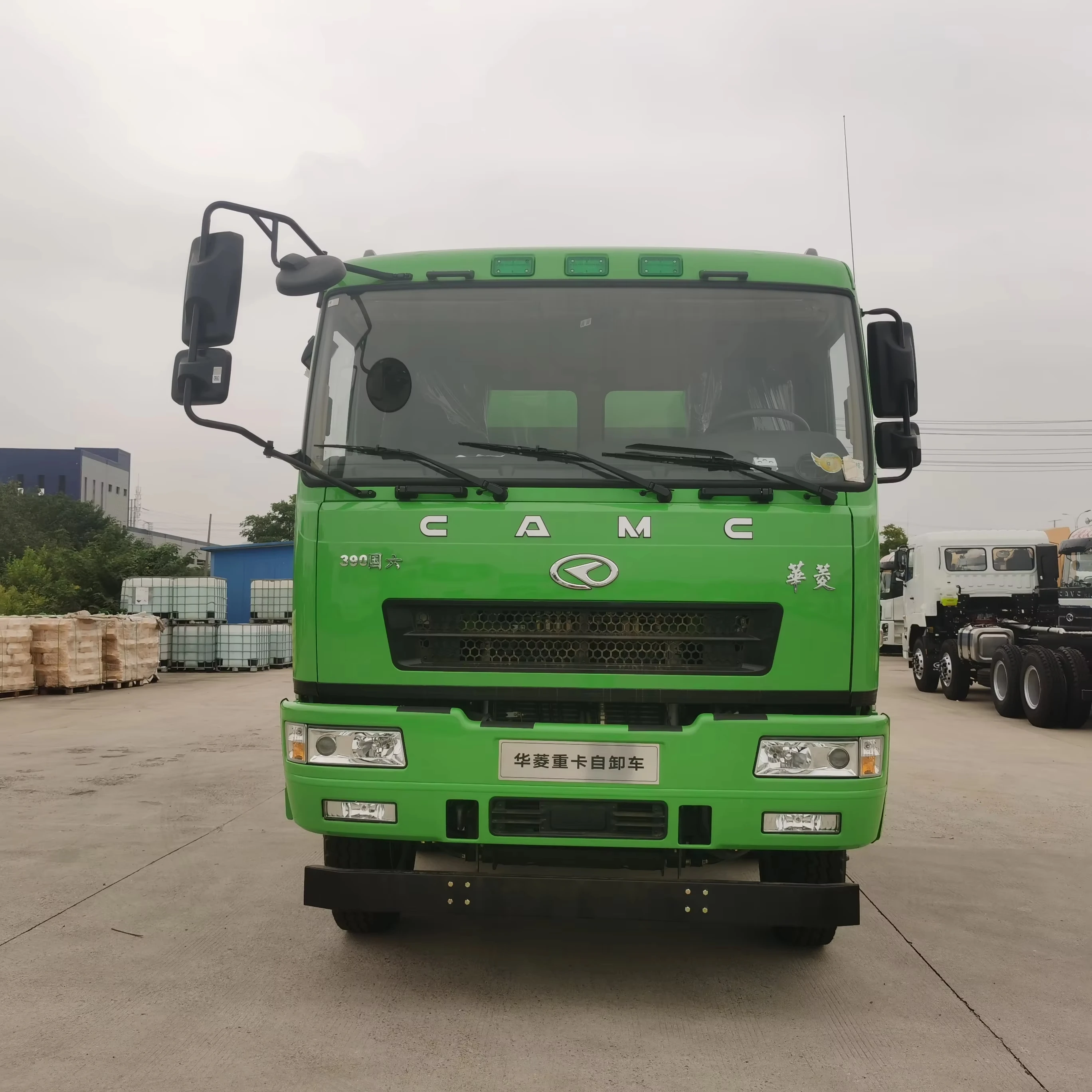 CAMC High Quality 8X4 Classic New Design Heavy Dump Truck Hot Selling Howo Truck 400hp Manual Automatic Steel Diesel Fuel Euro 5