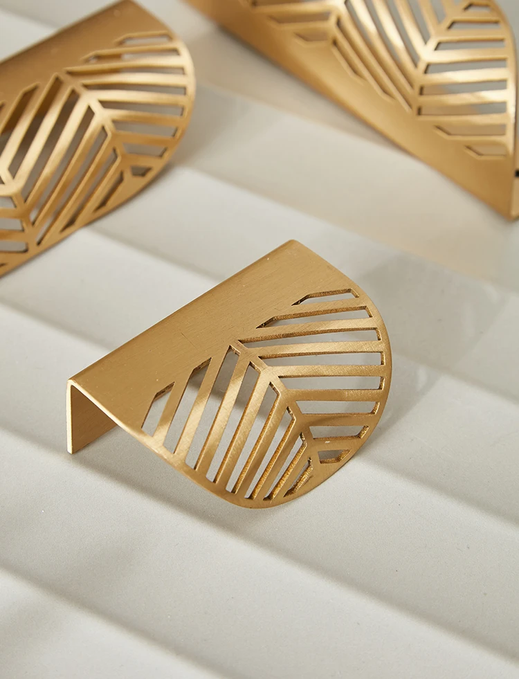 AIMINO OEM Gold Leaf Wardrobe Handle Custom Leaf Shape Drawer Handle Leaf hollow Handle For Furniture Cabinet Wardrobe Drawer