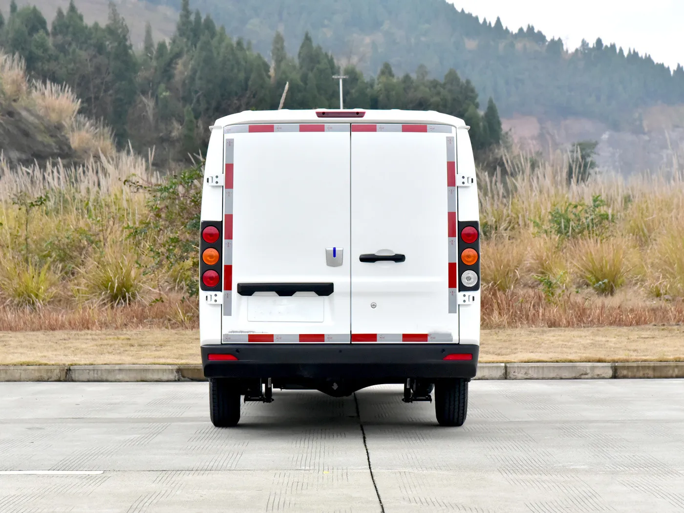 Chinese electric vehicle EV electric van cargo van long range