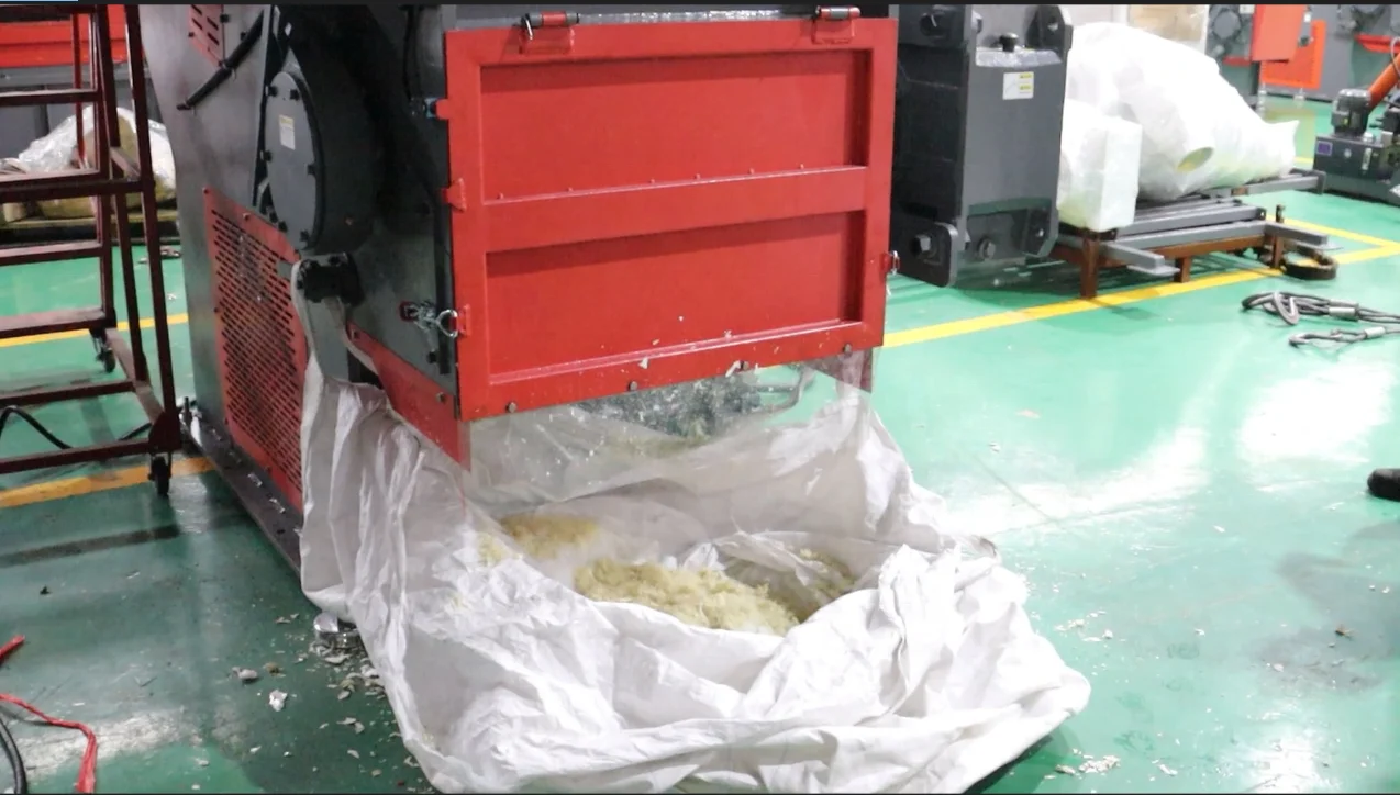 Large HDPE PE PP PA Lumps Plastic Pipe Electronic Waste Shredder Hydraulic Shredder For Sale
