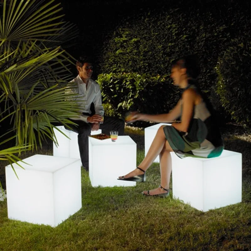 Illuminated PE Material LED Cube Bar Chairs Glowing Plastic Cube Chair with LED Lighting for Seat Lighting