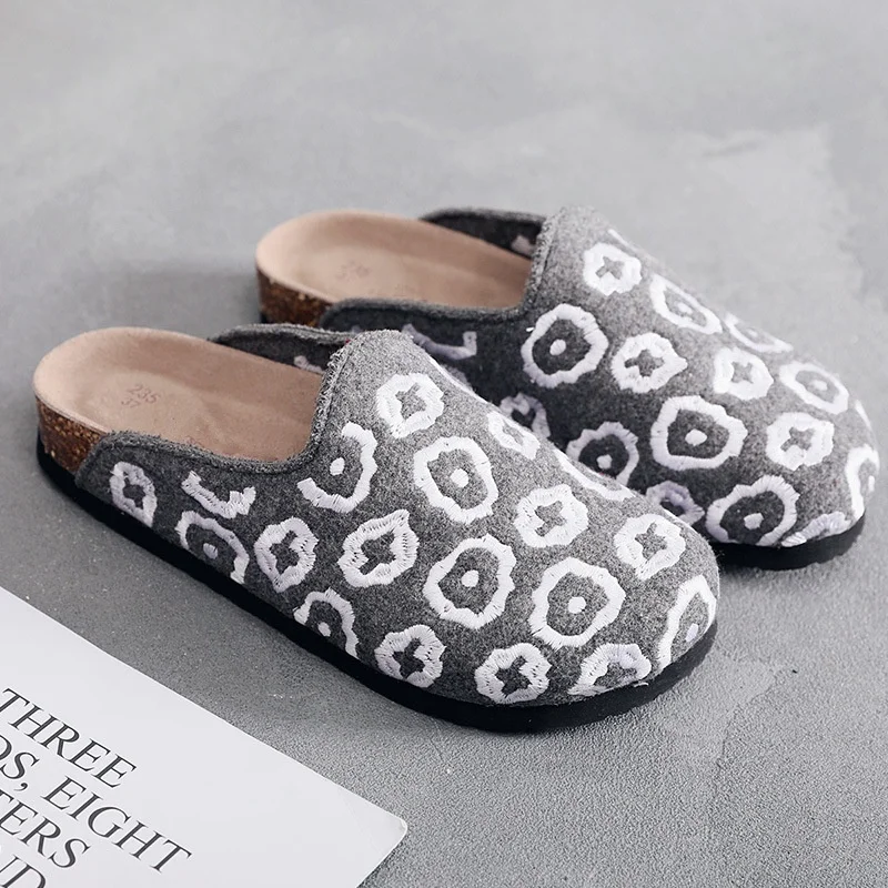 New Styles Nice Embroidery Felt Clogs for Women Ladies Teens with Comfort Cushion Insole