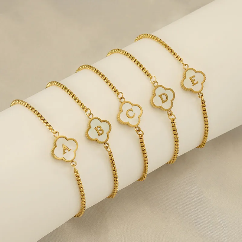 Adjustable Non Tarnish 18K Gold Plated Stainless Steel Shell Four Leaf Clover Letter Bracelet For Women