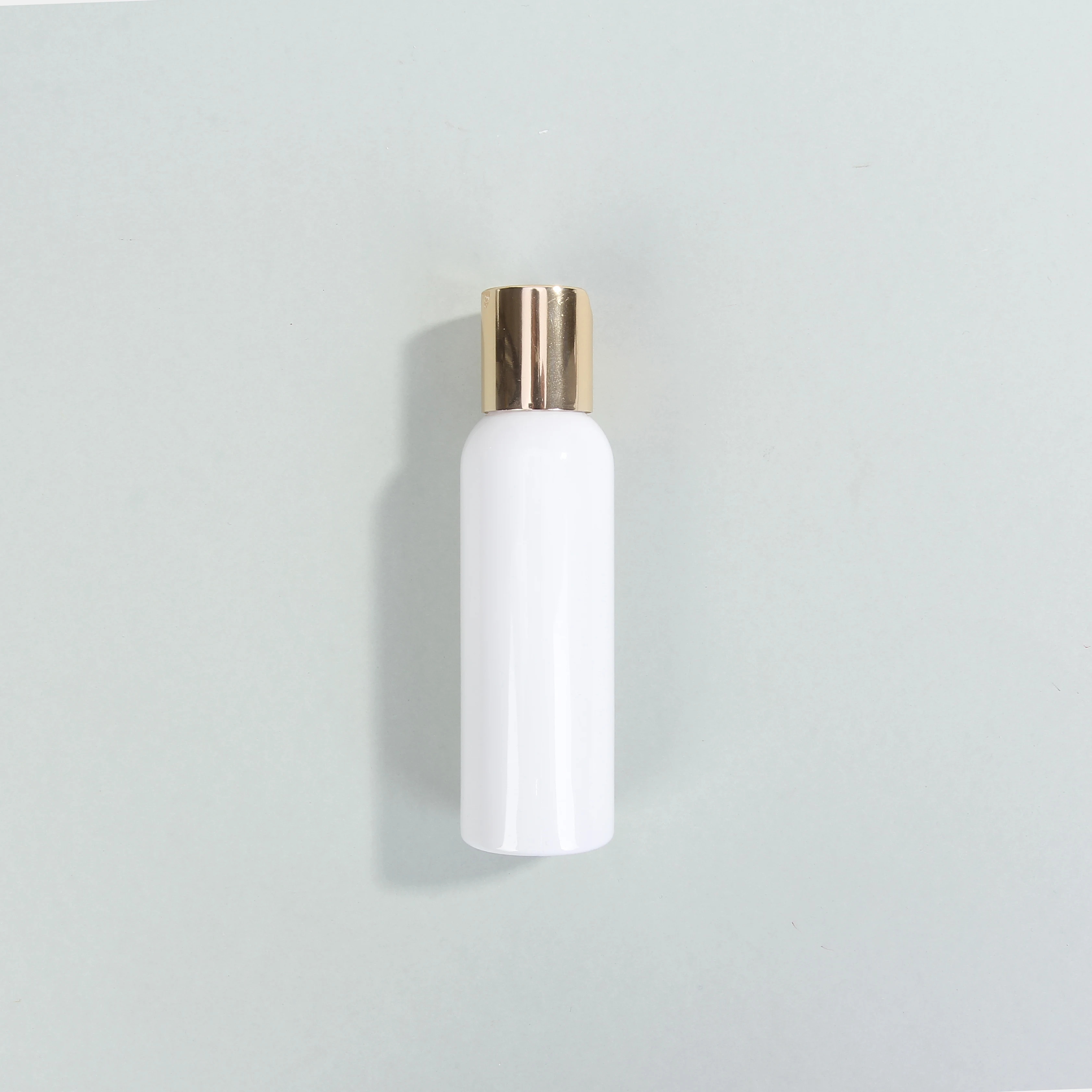 BPA Free white Premium Essential Oil Cosmo Round 60ml 2 oz plastic Bottles RPET Plastic Empty hair care Bottles with disc top