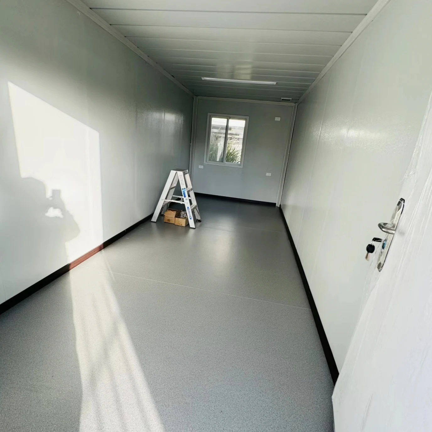 Modern White Ready-to-Live Flat Pack Hotel Apartment Folded Container Home with Roof Tiles for Shop Use on Sale