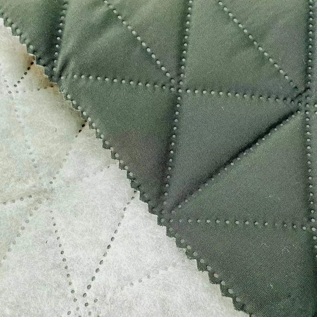 Customized diamond pattern quilted white silky cotton padded fabric