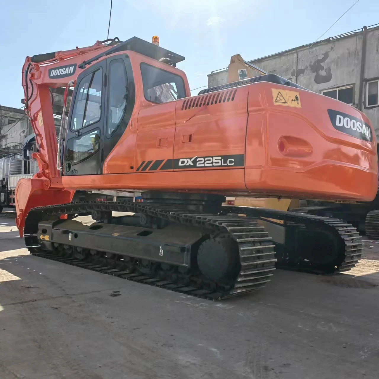 23ton подержанный экскаватор Doosan DX225LC гусеничный хорошее состояние для продажи