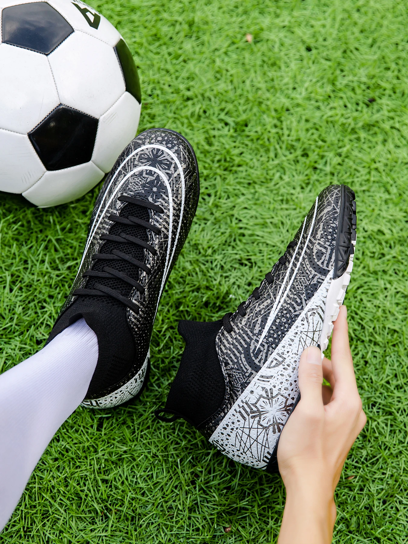 High quality factory customized hot selling long nail broken nail anti slip football shoes customized football shoes popular