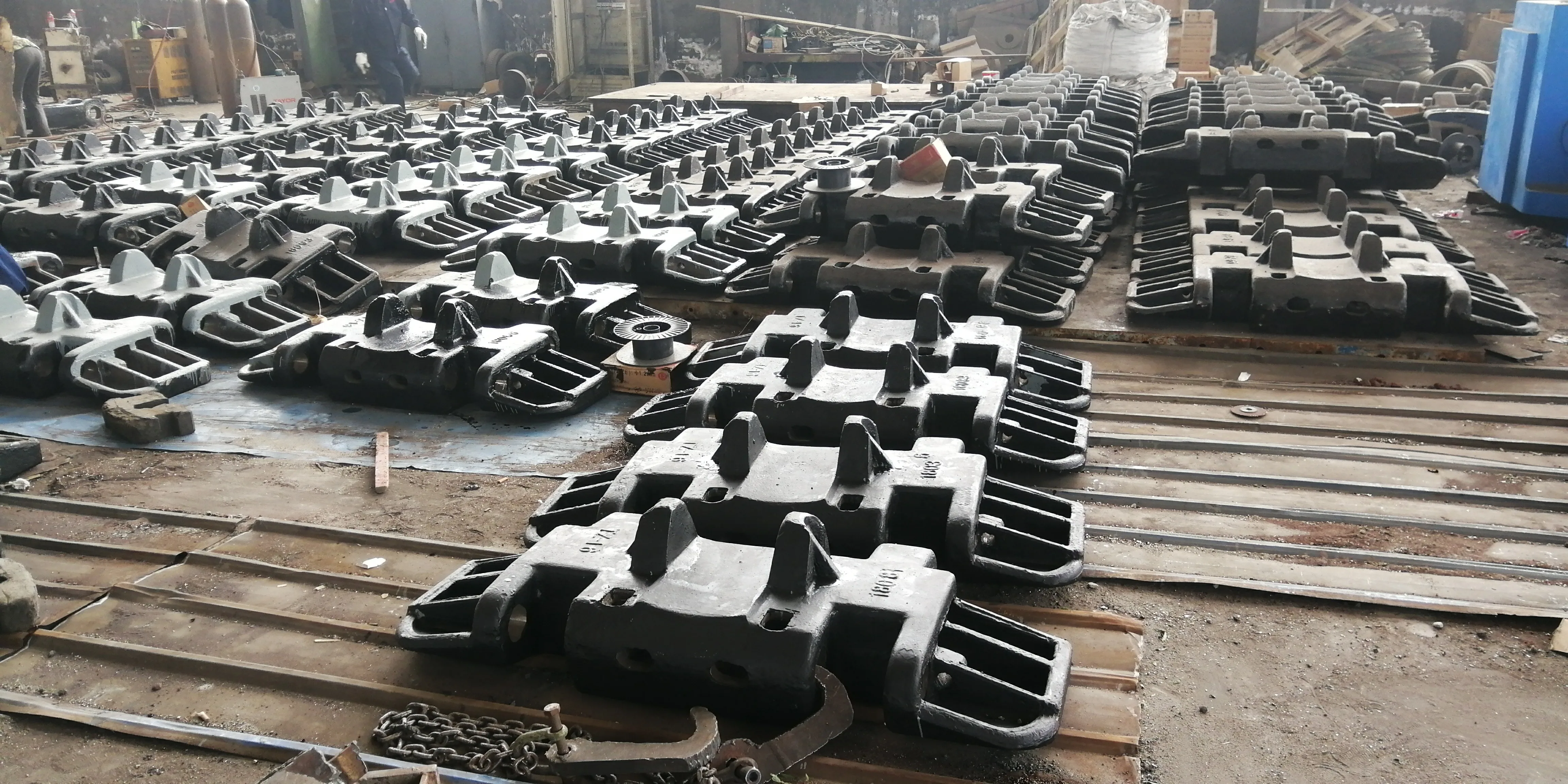 Customized Widely Used High Quality Resin Sand Casting Steel Trackpad Shoe Crawler Crane Undercarriage Parts