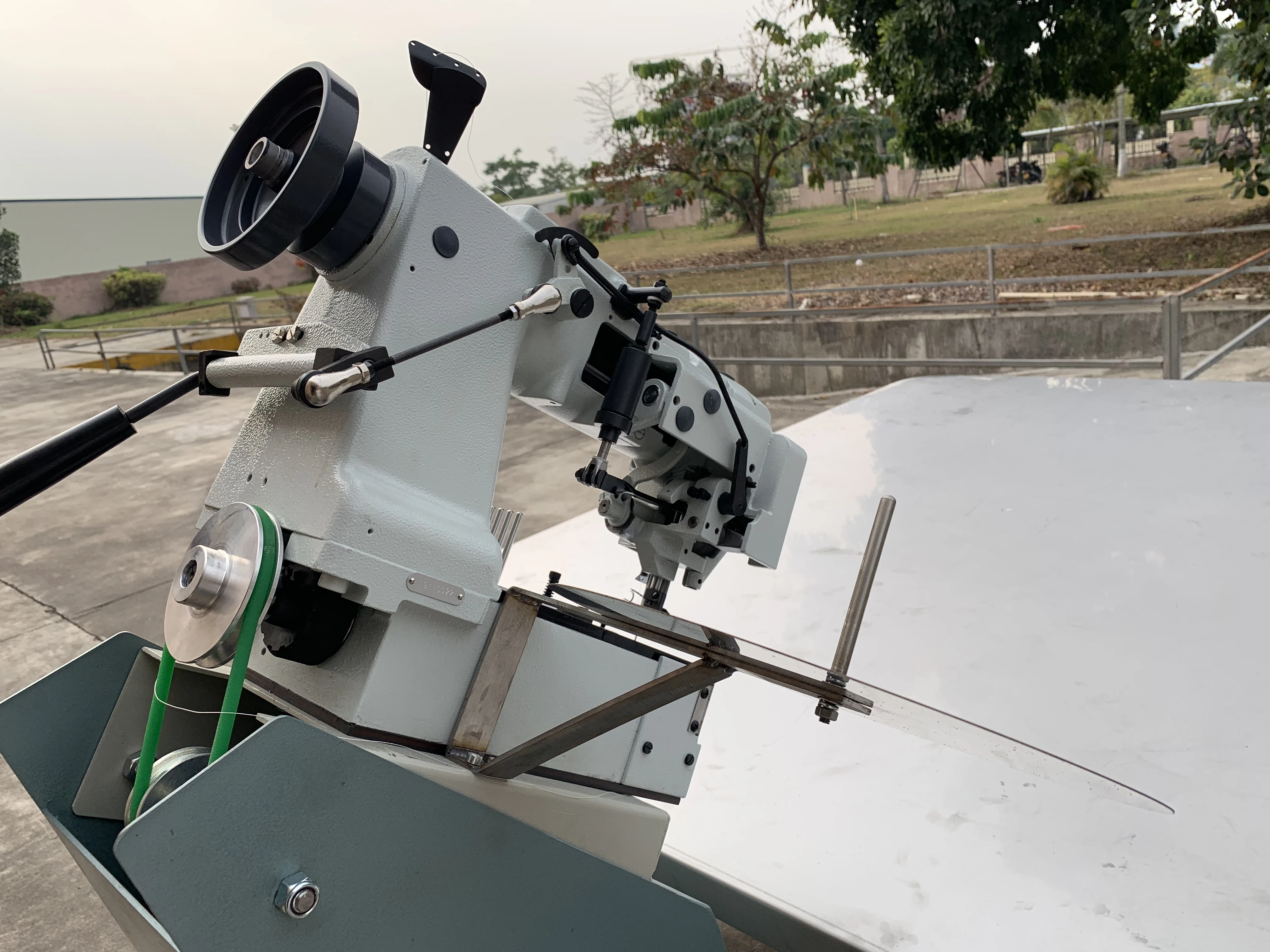 Китайские оптовые поставщики Высокоэффективная ленточная машина для закрытия краев