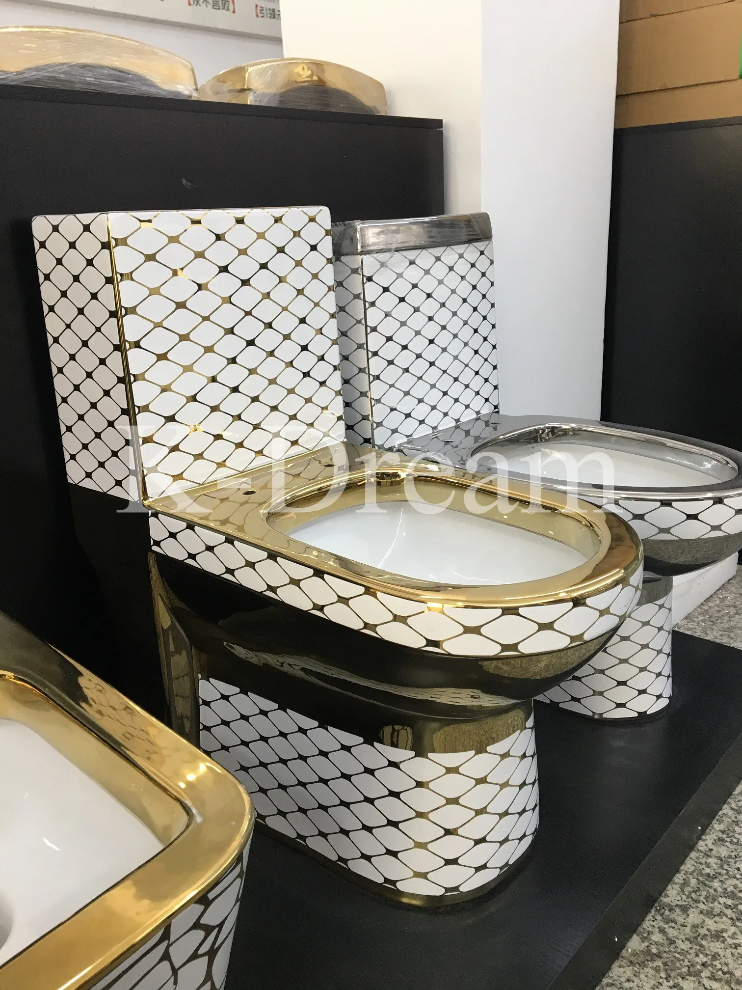 KD-03GPE Grace Hotel Bathroom Products Gold Plated Sanitary Ware Ceramic Toilet Molds Customized Color Check Design Water Closet