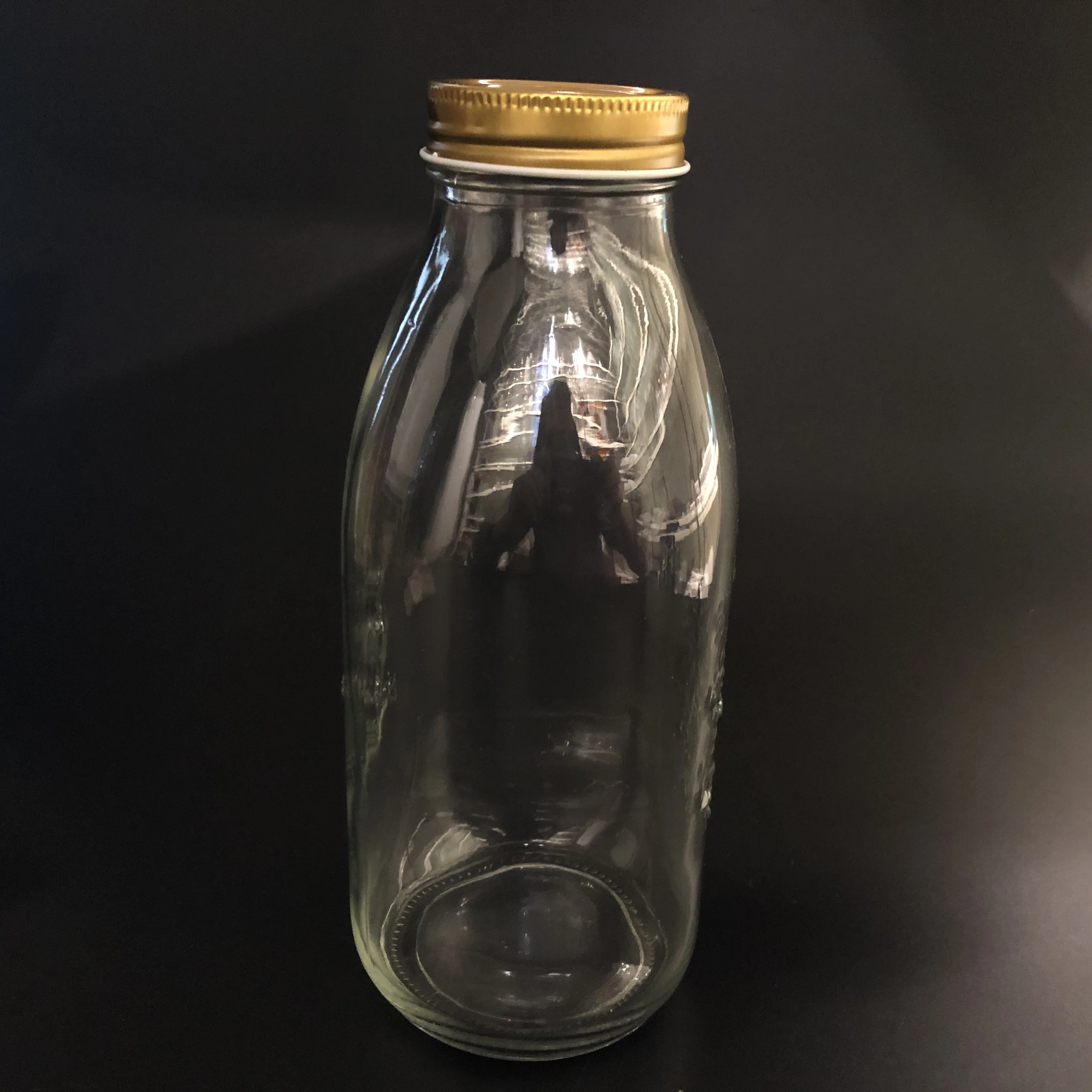 Embossed Custom Design Milk Bottle Glass Bottle with Screw Lid 1 Liter